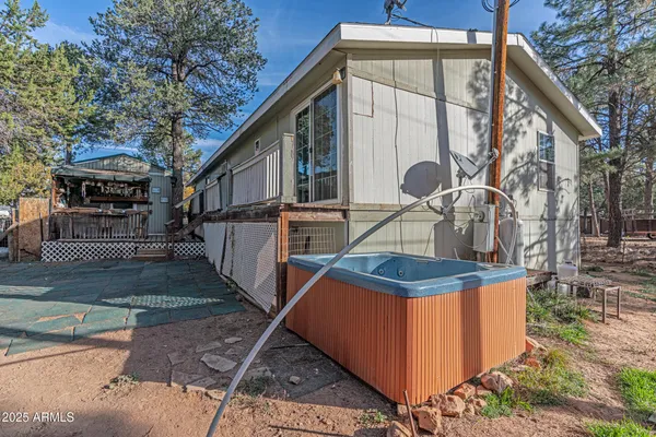 $299,500 | 2179 Hackamore Drive, Overgaard, AZ 85933