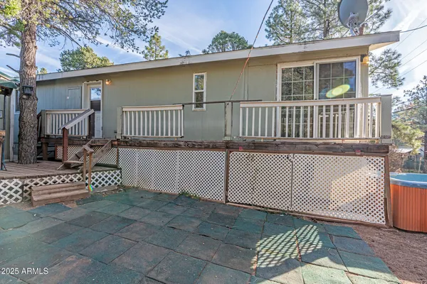 $299,500 | 2179 Hackamore Drive, Overgaard, AZ 85933