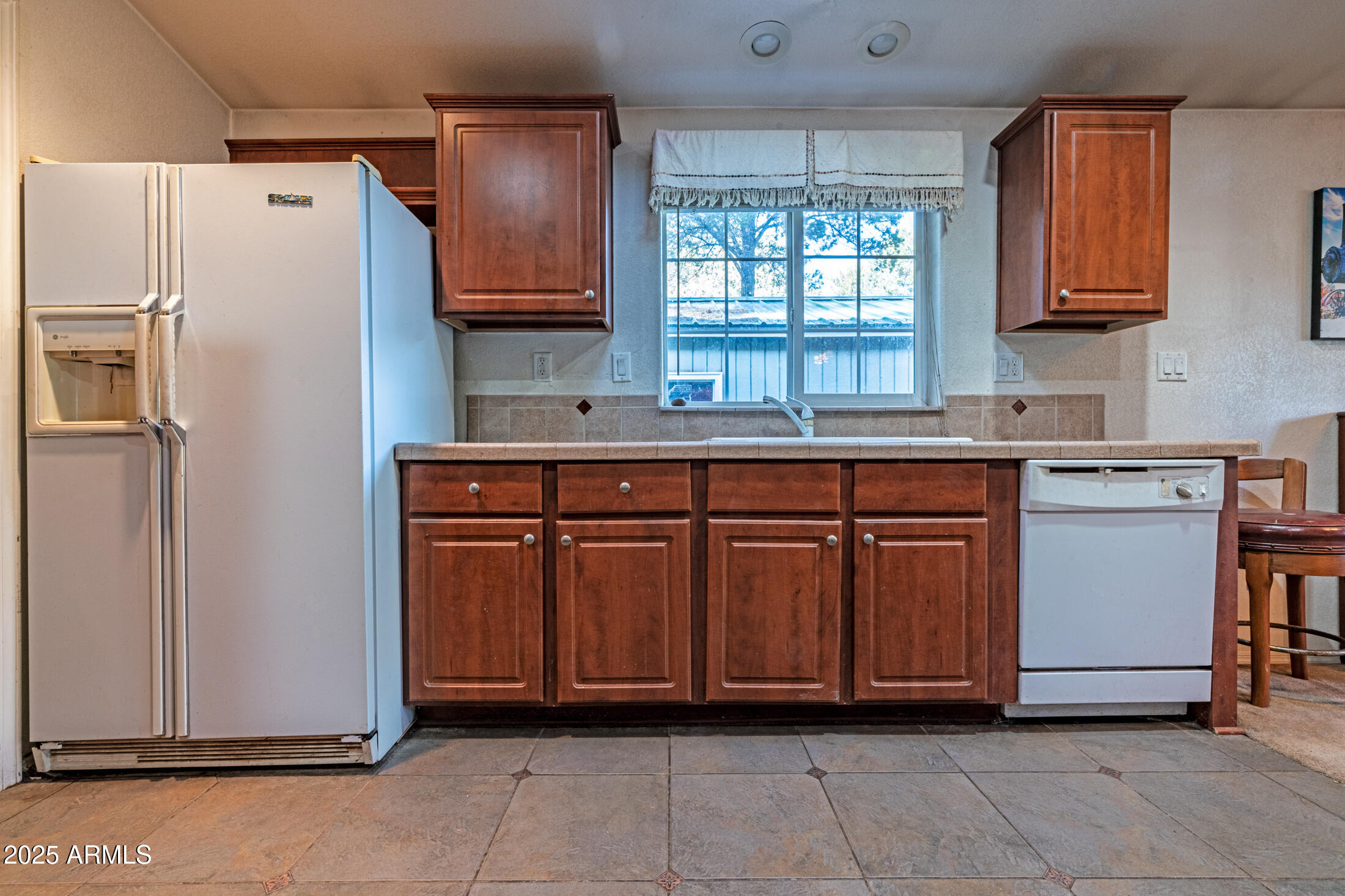 2179 Hackamore Drive Overgaard, AZ 85933 - Photo 5 of 26 a kitchen with stainless steel appliances granite countertop a refrigerator sink and cabinets