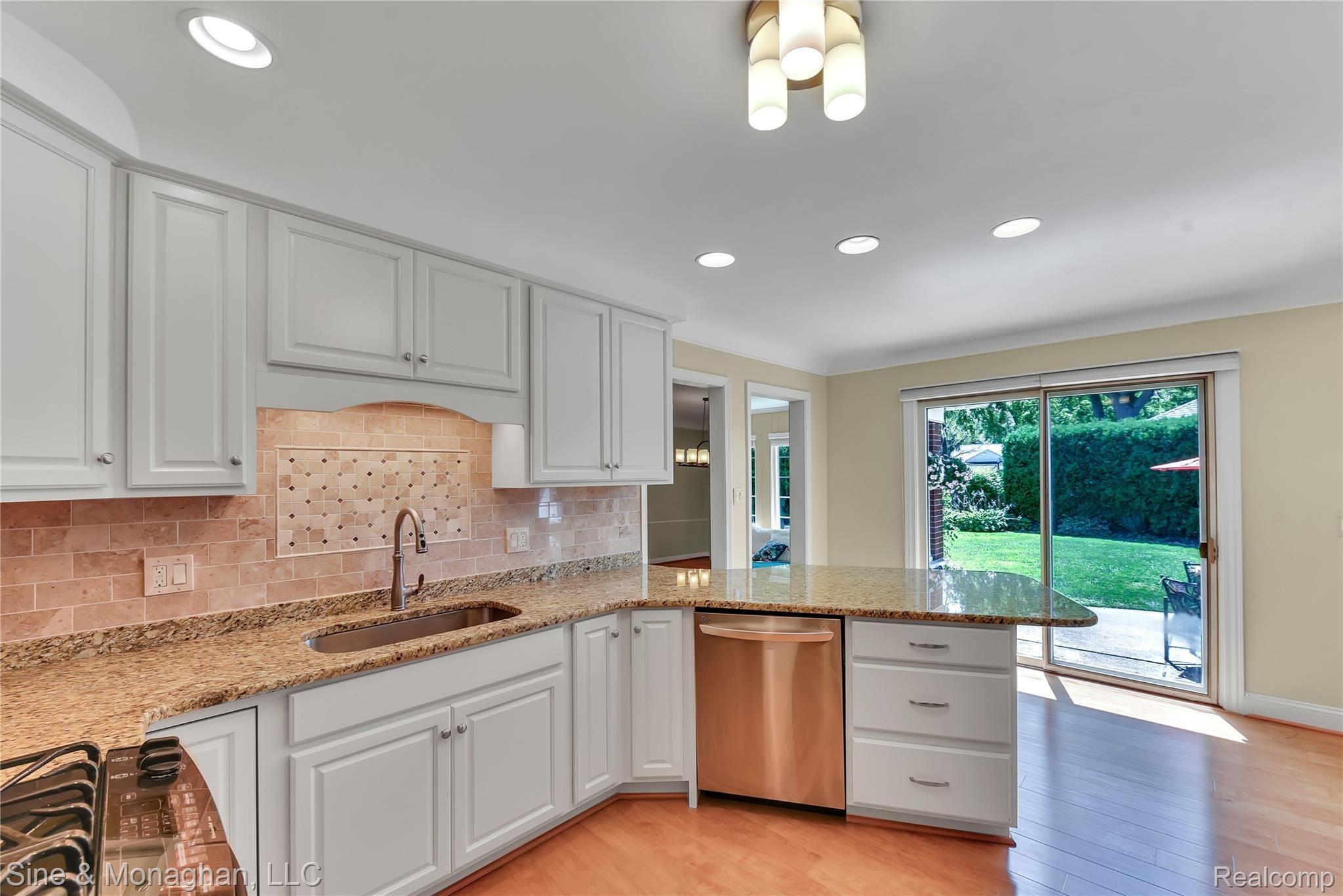 927 North Renaud Road Grosse Pointe, MI 48236 - Photo 5 of 36 927 Renaud - HD Drone Photography-22.jpg