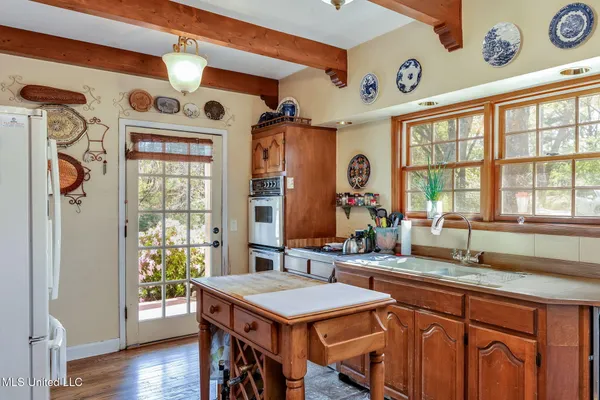 $2,400,000 | 1223 Wire Road West, Perkinston, MS 39573