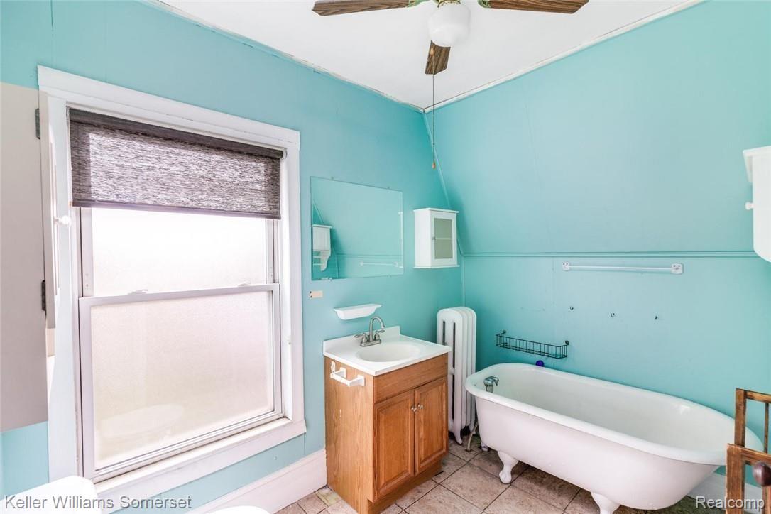 18 Forest Street River Rouge, MI 48218 - Photo 15 of 25 Bathroom