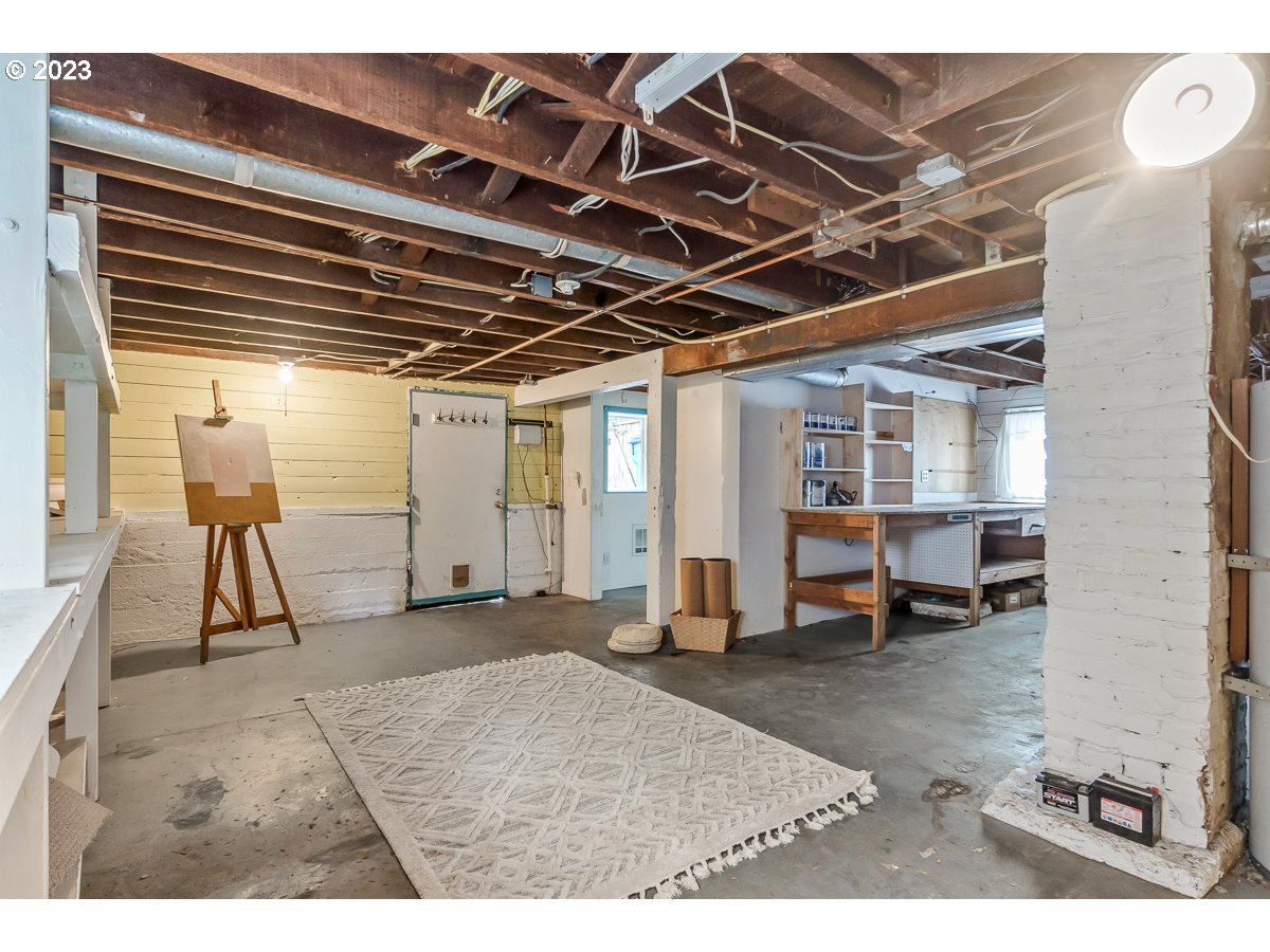 1410 Southeast 35th Avenue Portland, OR 97214 - Photo 31 of 39 a view of a room with gym equipment