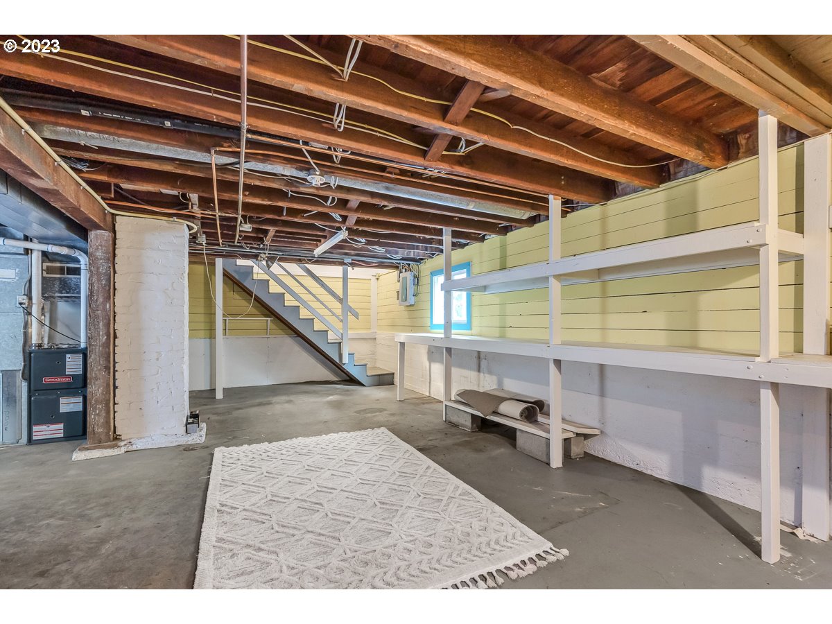 1410 Southeast 35th Avenue Portland, OR 97214 - Photo 33 of 39 a view of a room with gym equipment