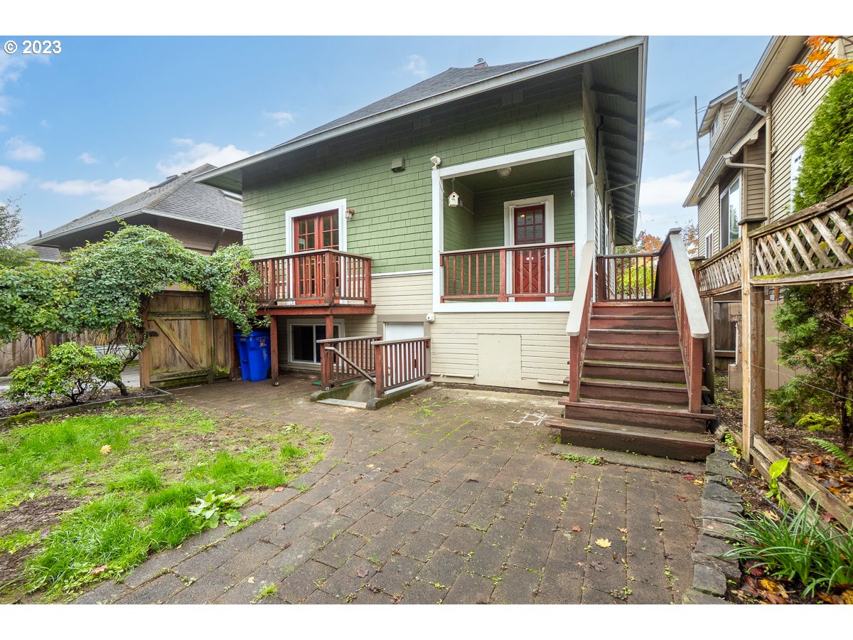 1410 Southeast 35th Avenue Portland, OR 97214 - Photo 36 of 39 a view of a house with a yard