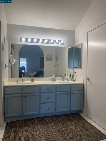 a livingroom with workspace and a window