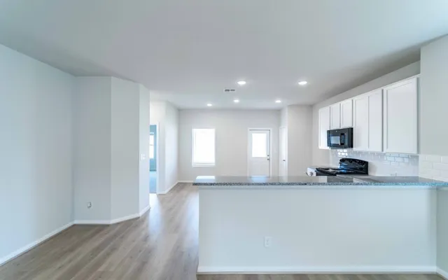 $349,900 | 508 Bobcat Creek Drive, Jarrell, TX 76537