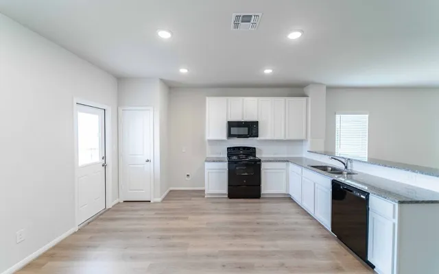 $349,900 | 508 Bobcat Creek Drive, Jarrell, TX 76537