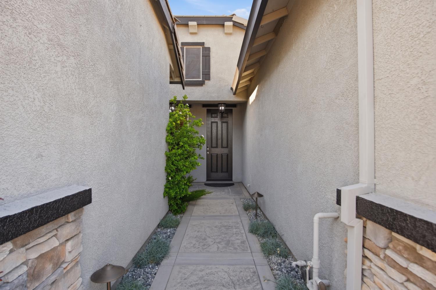 655 Mono Street Manteca, CA 95337 - Photo 6 of 41