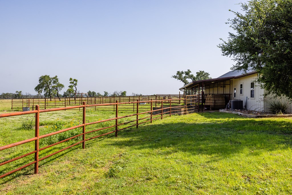 2377 Aviation Loop Fredericksburg, TX 78624 - Photo 33 of 76