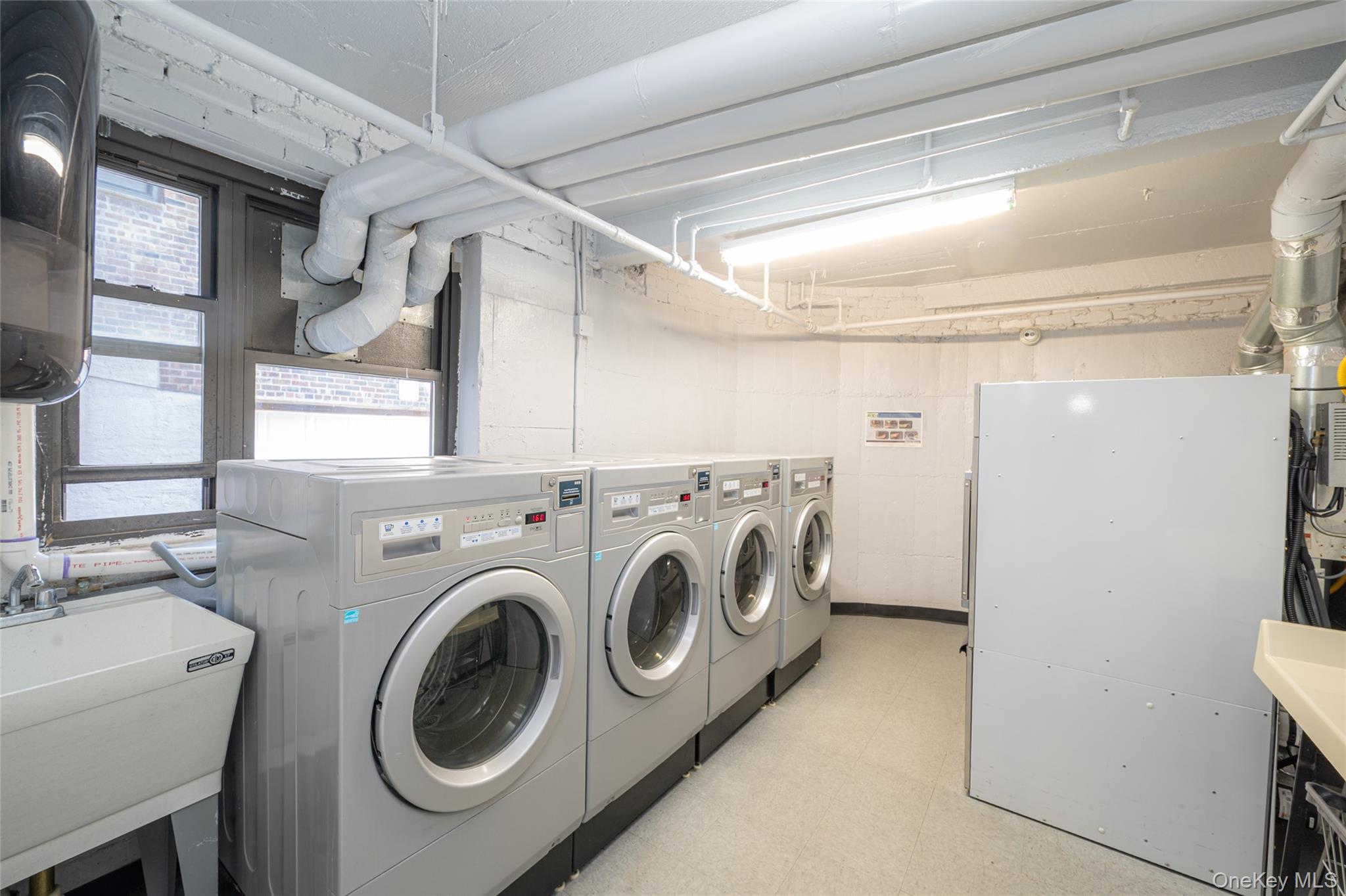 50 Brompton Road, Unit 3H Great Neck, NY 11021 - Photo 25 of 28