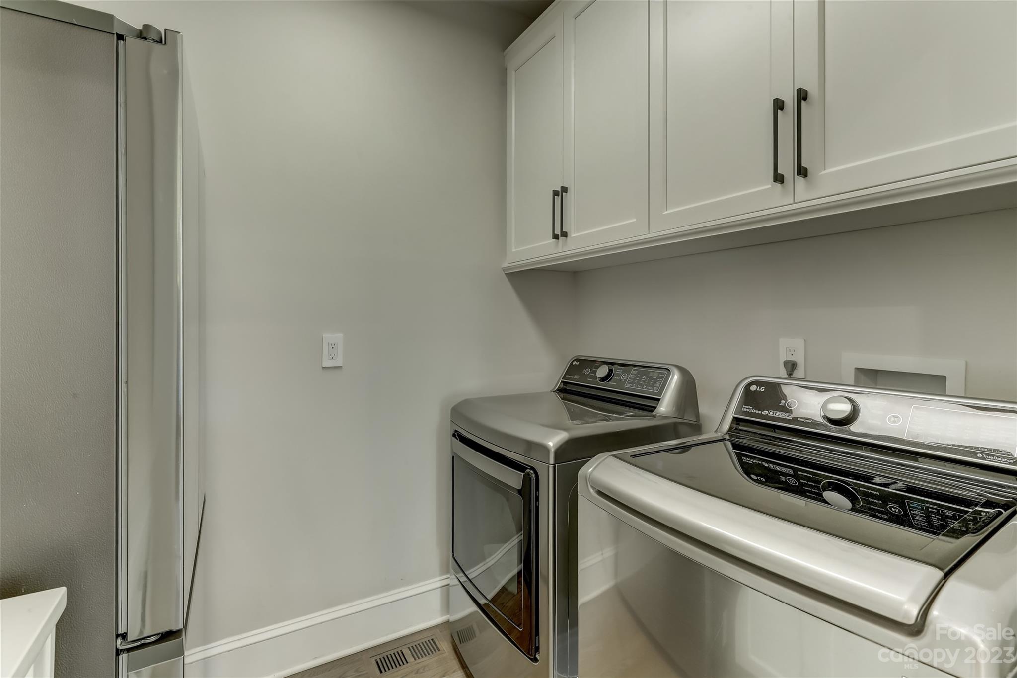 4308 Rosecliff Drive Charlotte, NC 28277 - Photo 20 of 39 a stove top oven sitting inside of a kitchen