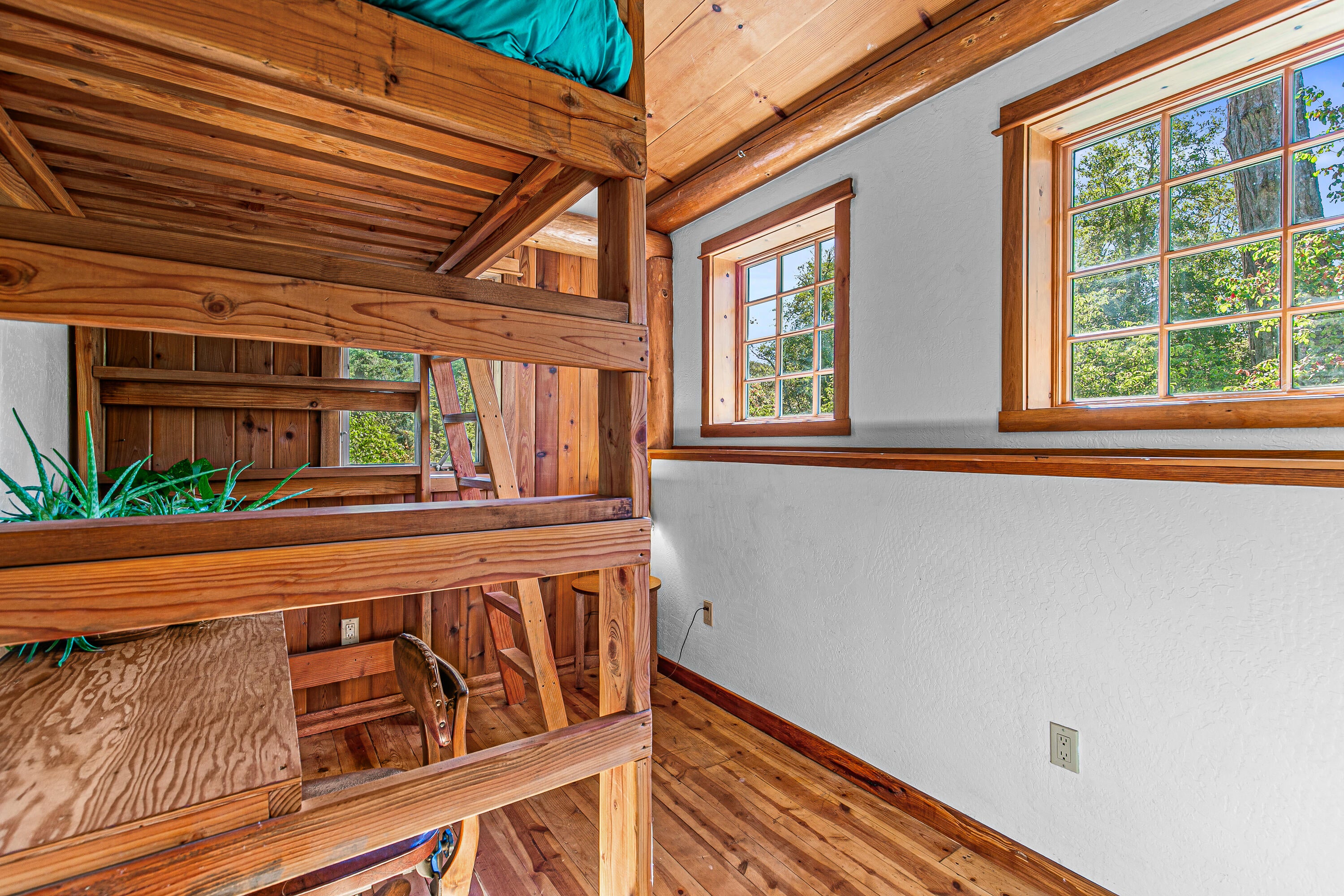 3496 East Fork Road Williams, OR 97544 - Photo 25 of 97 bed 2