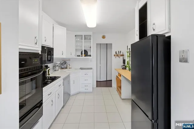 $179,000 | 2077 Center Avenue, Unit 7G, Fort Lee, NJ 07024