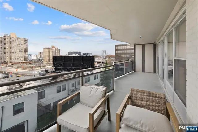 $179,000 | 2077 Center Avenue, Unit 7G, Fort Lee, NJ 07024