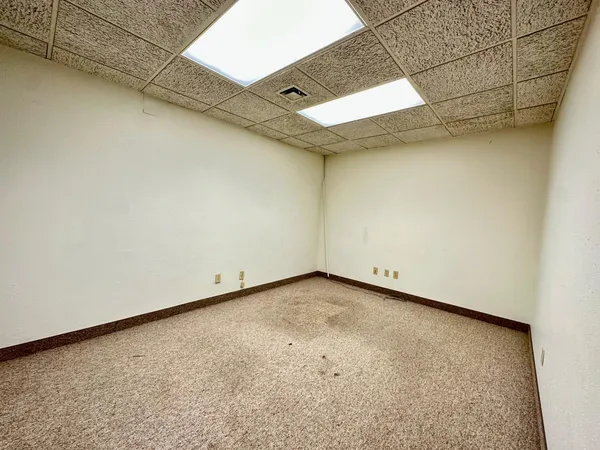 $1,000 | 125 West Lincoln Avenue, Unit SUITE 17, Fergus Falls, MN 56537