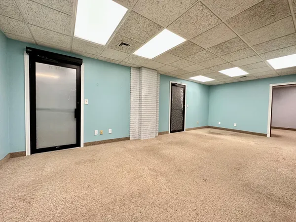 $1,000 | 125 West Lincoln Avenue, Unit SUITE 17, Fergus Falls, MN 56537