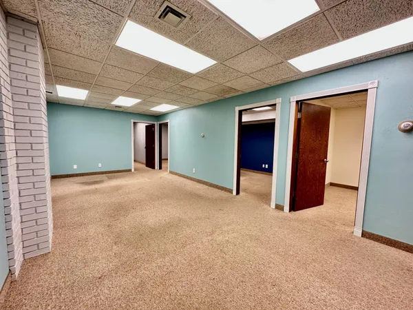 $1,000 | 125 West Lincoln Avenue, Unit SUITE 17, Fergus Falls, MN 56537