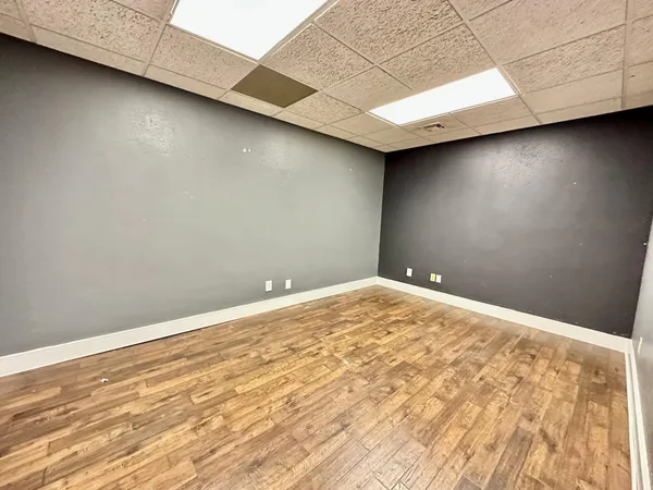 $1,000 | 125 West Lincoln Avenue, Unit SUITE 17, Fergus Falls, MN 56537