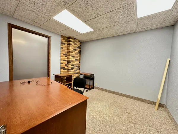 $1,000 | 125 West Lincoln Avenue, Unit SUITE 17, Fergus Falls, MN 56537