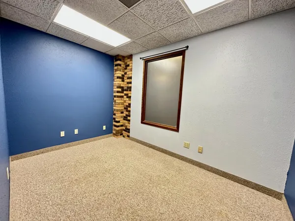 $1,000 | 125 West Lincoln Avenue, Unit SUITE 17, Fergus Falls, MN 56537