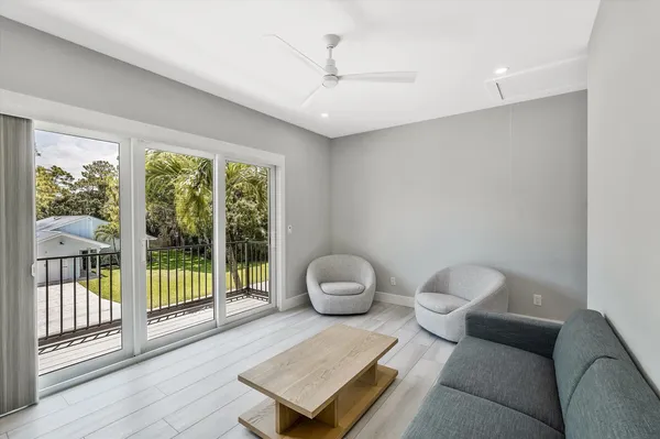 $10,000 | 425 Hugh Street, Jupiter, FL 33458