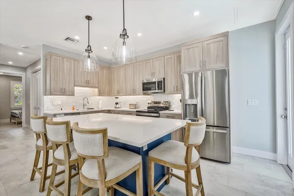 $10,000 | 425 Hugh Street, Jupiter, FL 33458