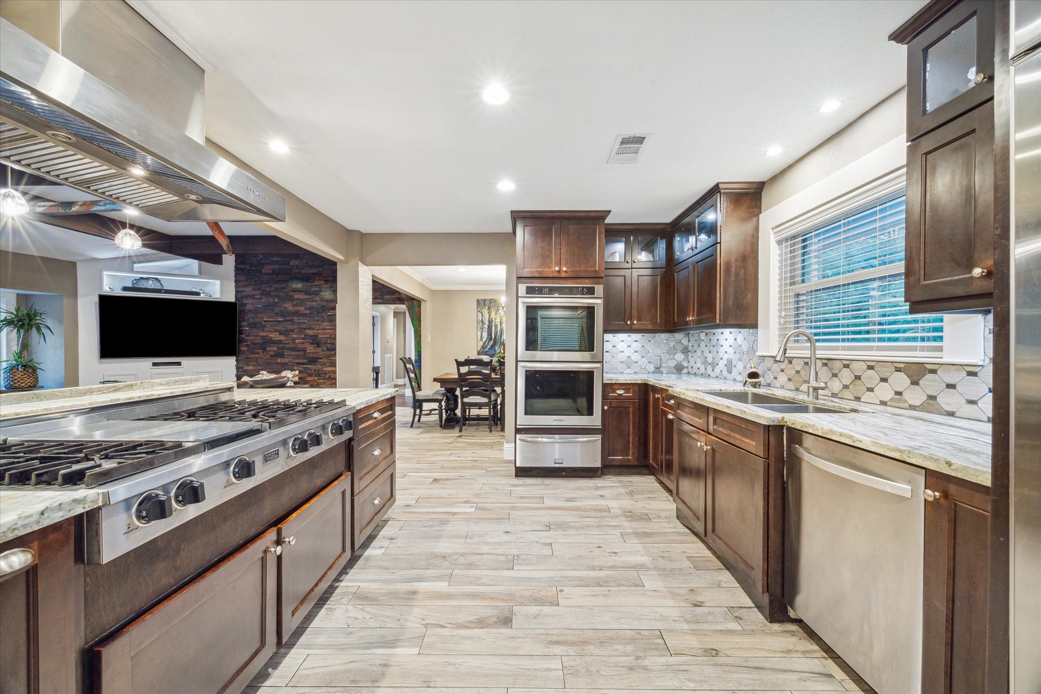 5 Tree Frog Drive Houston, TX 77074 - Photo 2 of 35 a large kitchen with stainless steel appliances and a stove
