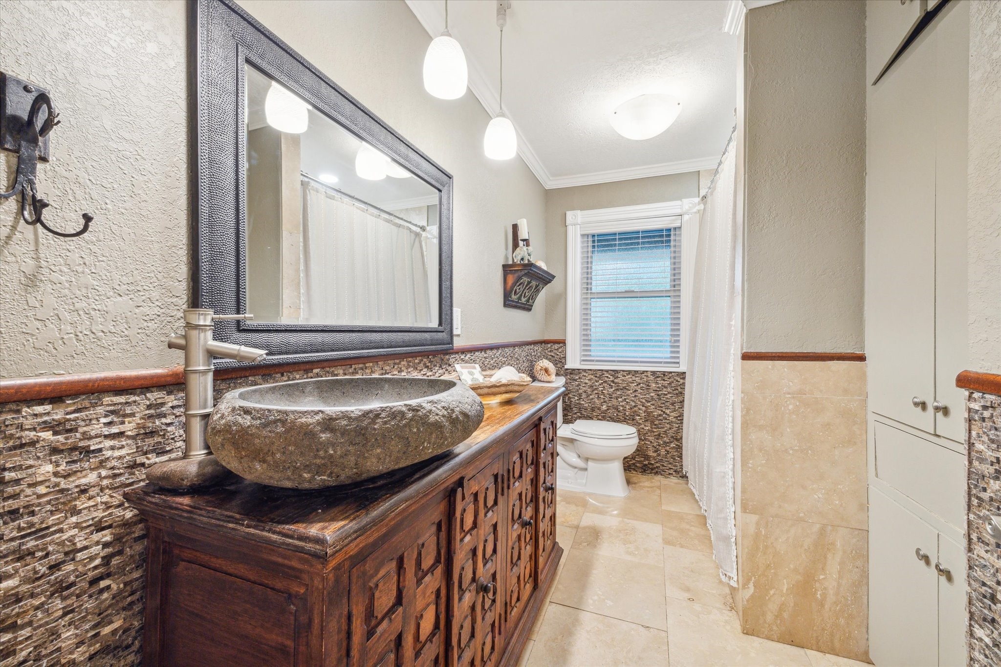 5 Tree Frog Drive Houston, TX 77074 - Photo 23 of 35 a bathroom with a granite countertop sink and a mirror