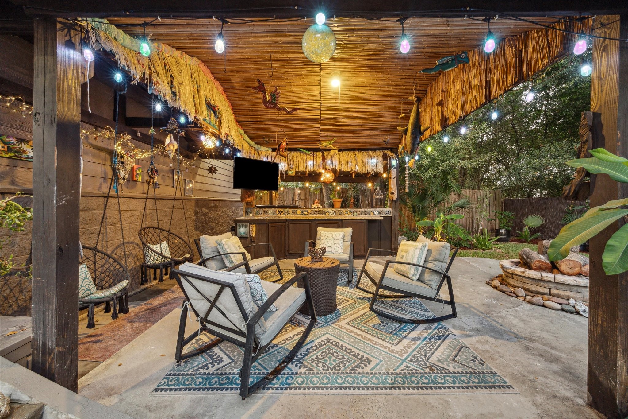 5 Tree Frog Drive Houston, TX 77074 - Photo 30 of 35 a view of a chairs and table in the patio
