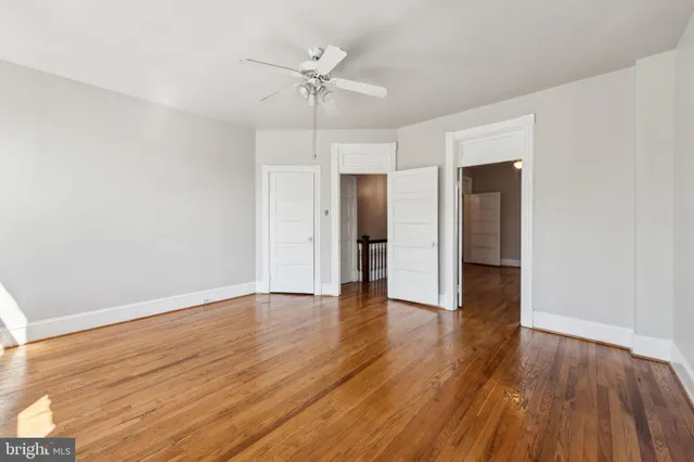 a black and white photo of a room