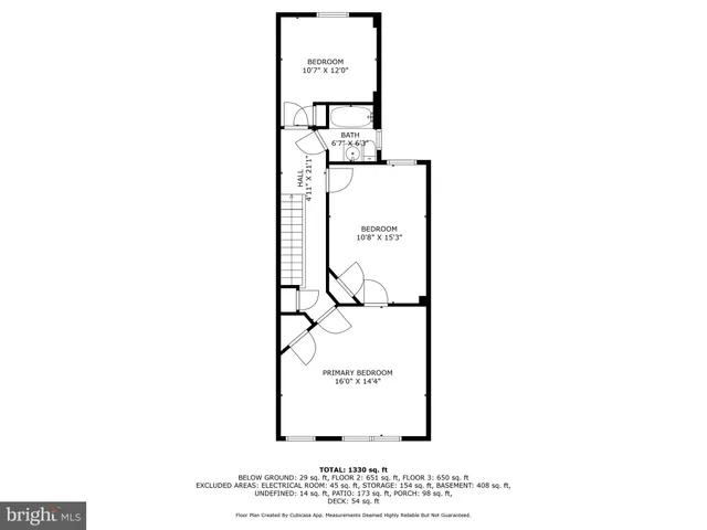 a black and white photo of a room