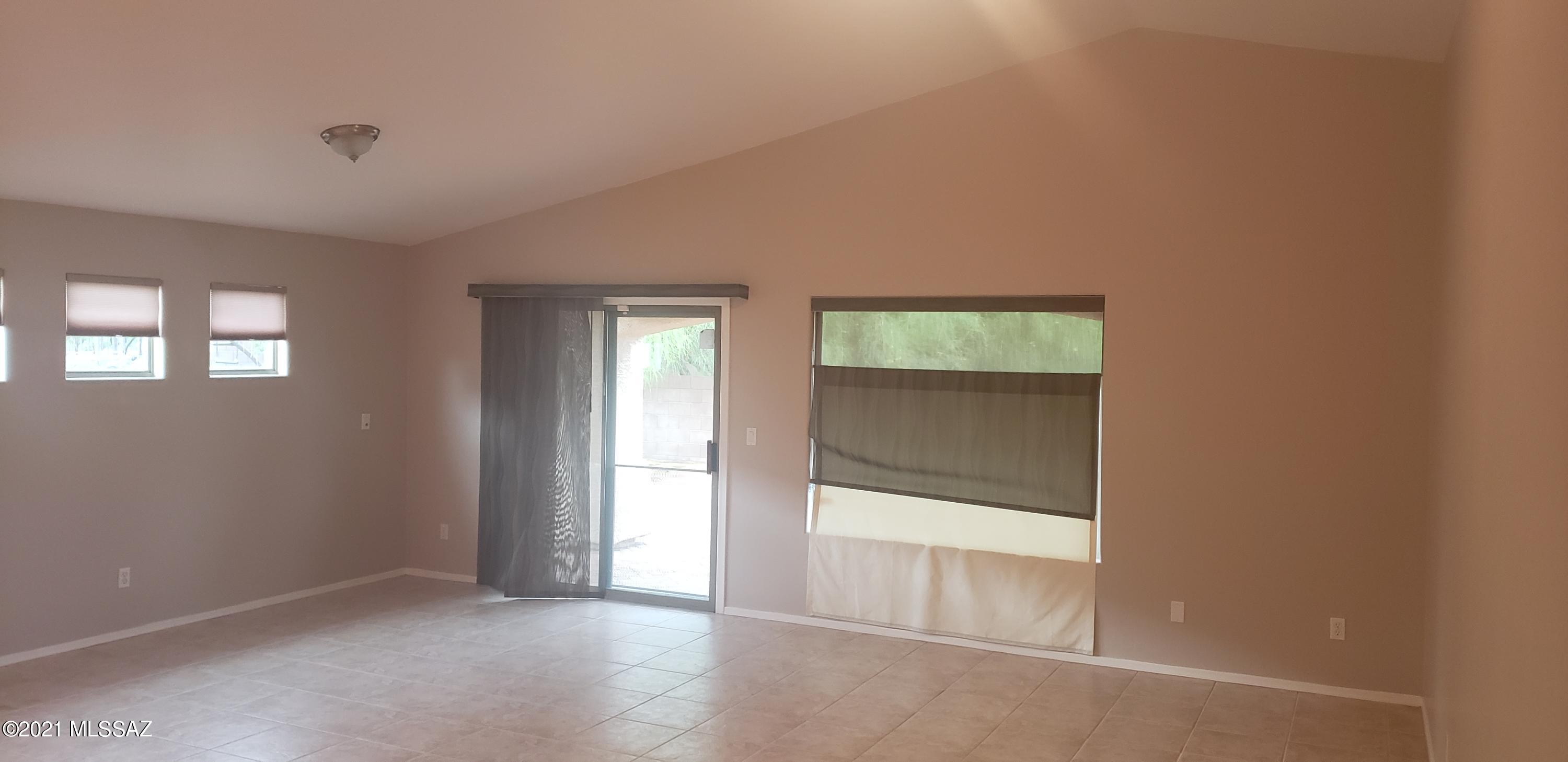 2407 West Golden Hills Road Tucson, AZ 85745 - Photo 12 of 32