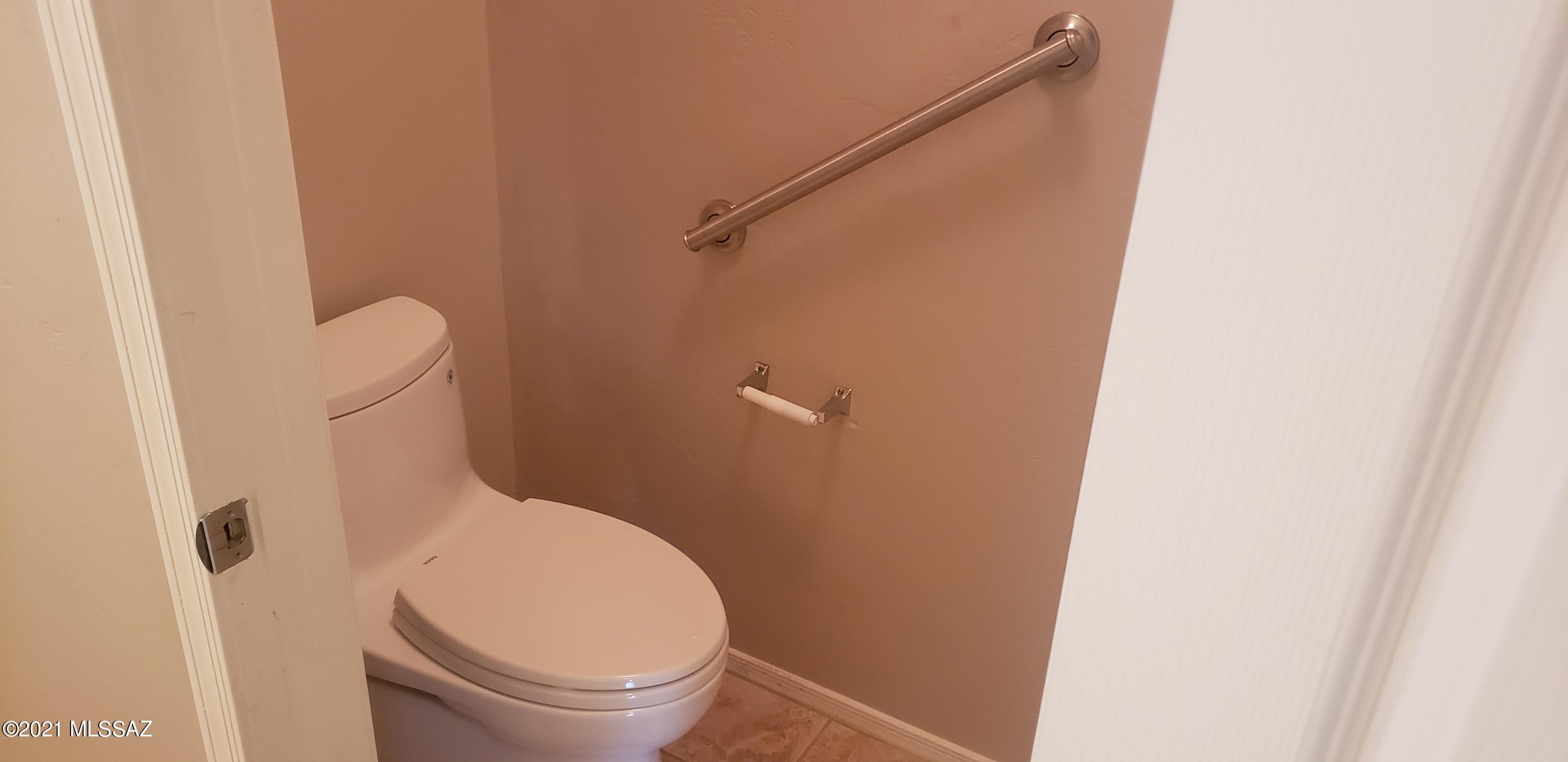 2407 West Golden Hills Road Tucson, AZ 85745 - Photo 20 of 32
