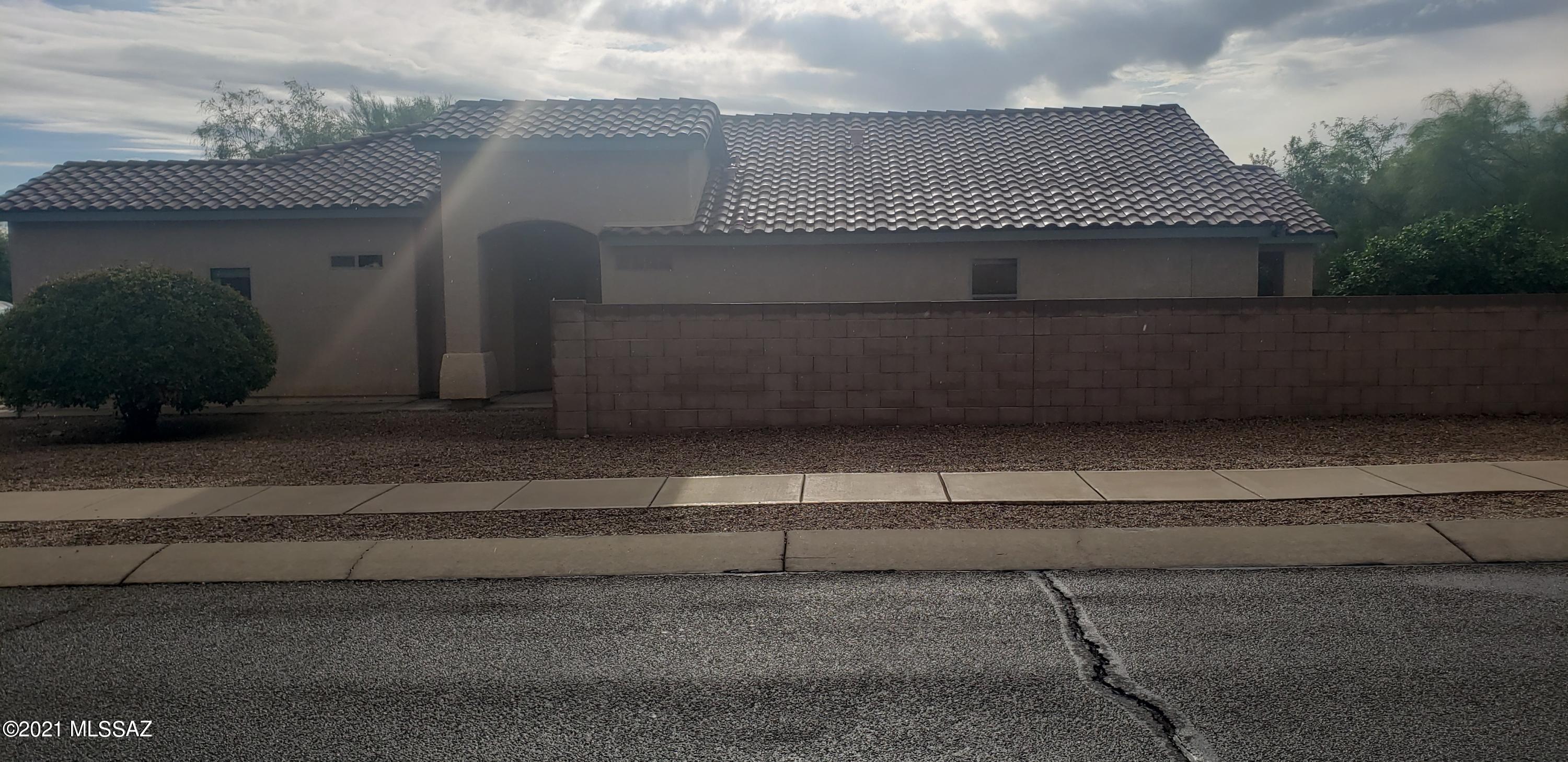 2407 West Golden Hills Road Tucson, AZ 85745 - Photo 5 of 32