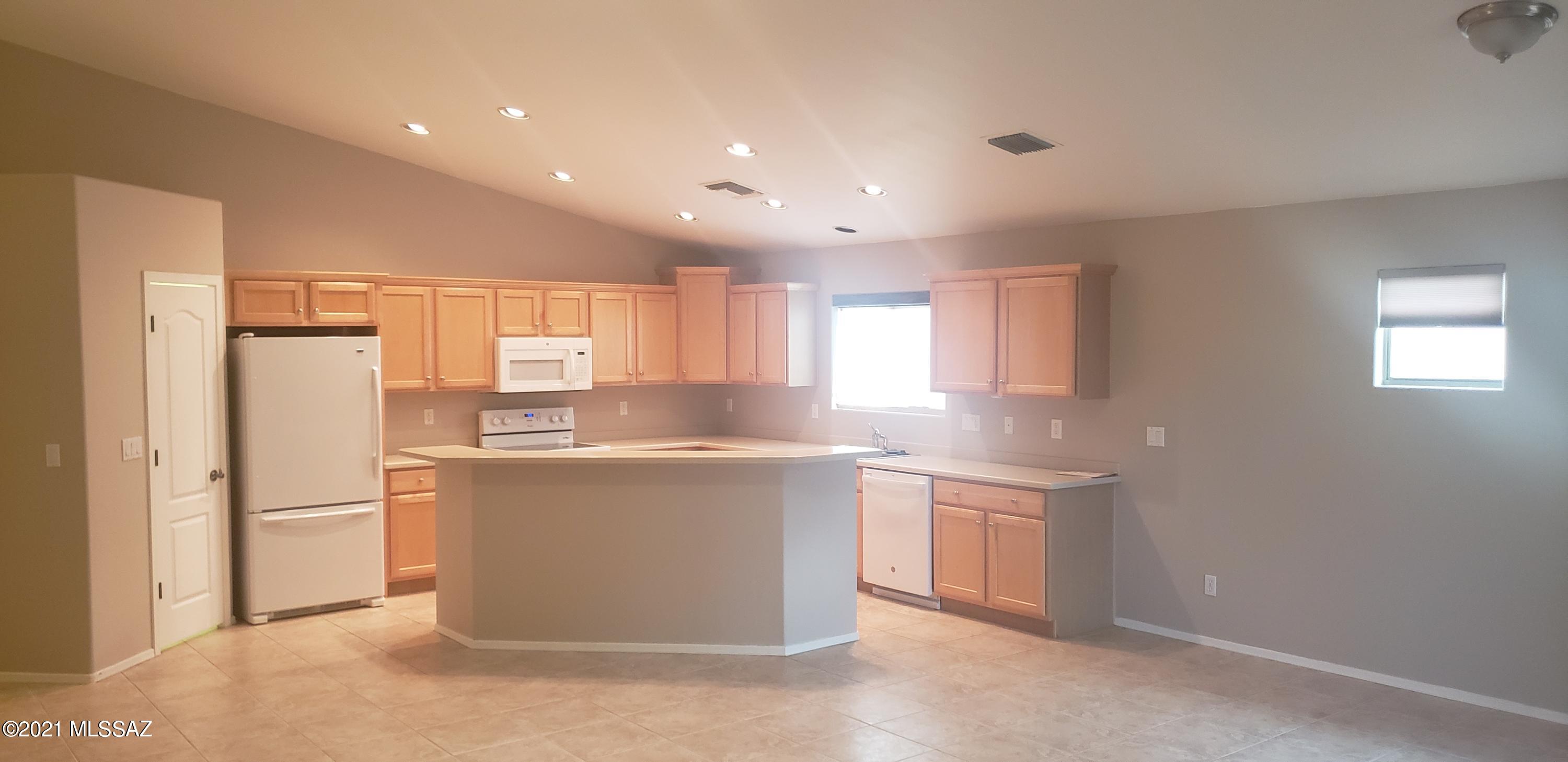 2407 West Golden Hills Road Tucson, AZ 85745 - Photo 6 of 32