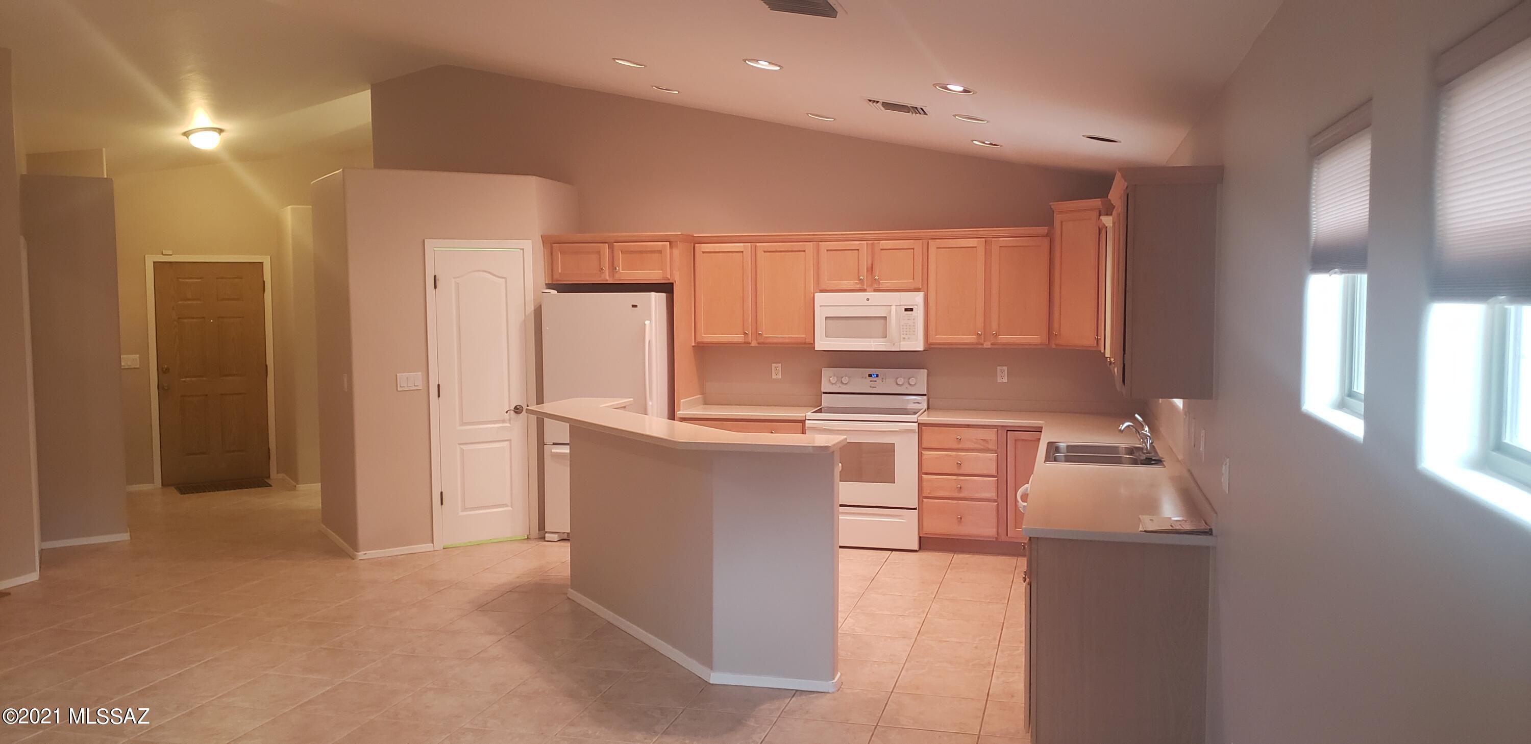2407 West Golden Hills Road Tucson, AZ 85745 - Photo 7 of 32