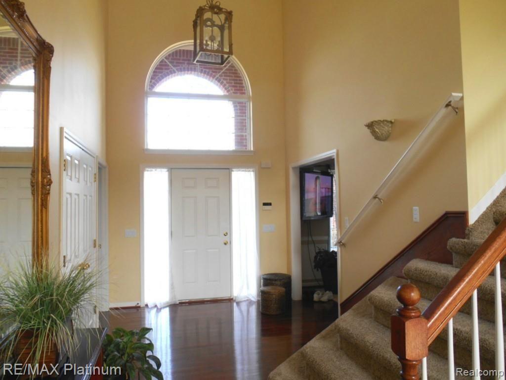 989 West Allen Road Howell, MI 48855 - Photo 3 of 44 Inside Entry