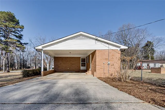 $325,000 | 5568 Highway 49, Liberty, NC 27298