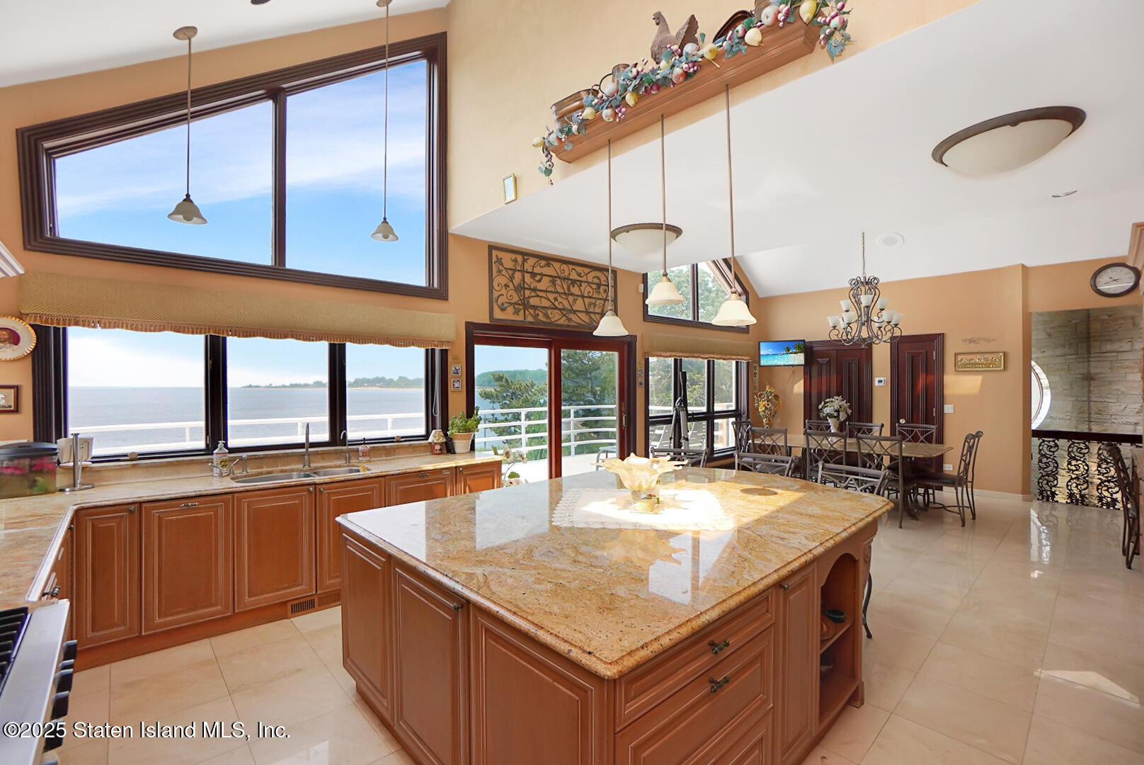 545 Arbutus Avenue Staten Island, NY 10312 - Photo 29 of 57 Photo Nov 06 2022, 11 03 32 AM