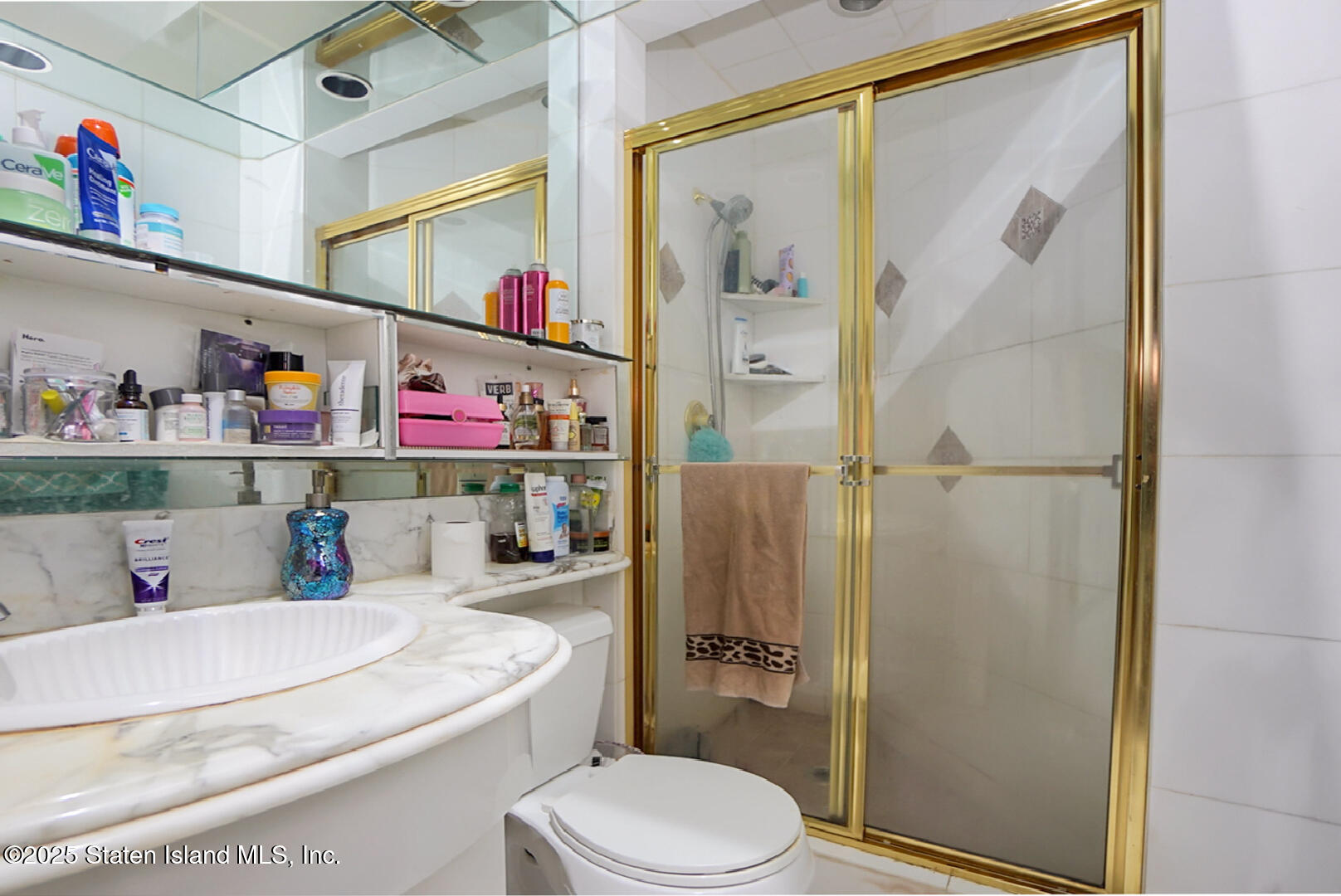 545 Arbutus Avenue Staten Island, NY 10312 - Photo 39 of 57 a bathroom with a toilet sink and shower