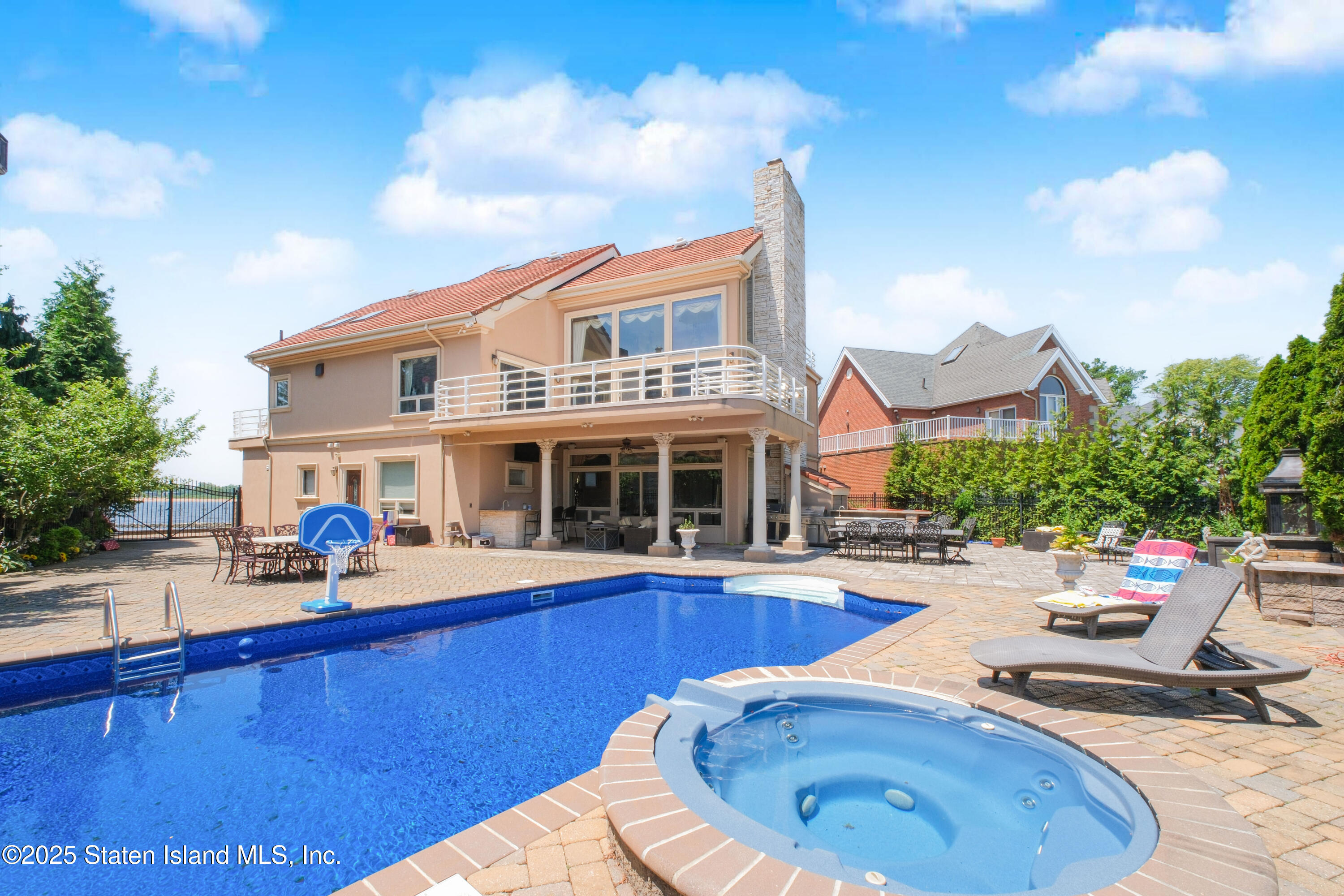 545 Arbutus Avenue Staten Island, NY 10312 - Photo 55 of 57 Photo Jul 05 2025, 11 49 45 PM