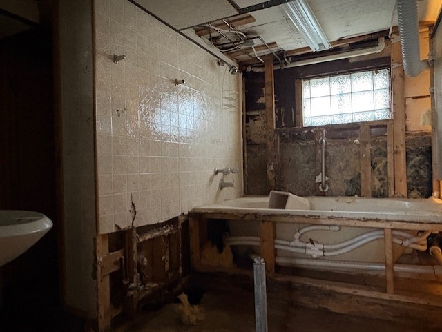 10607 South May Street Chicago, IL 60643 - Photo 11 of 15 a bathroom with a sink a toilet a mirror and shower