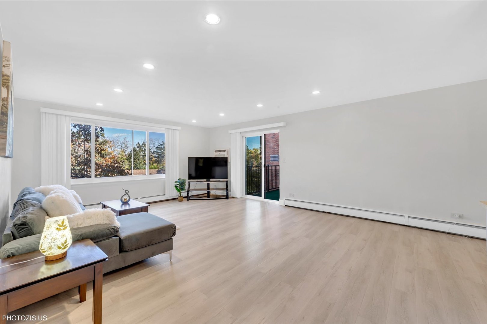 1126 South New Wilke Road, Unit 307 Arlington Heights, IL 60005 - Photo 4 of 37 a living room with furniture and a flat screen tv