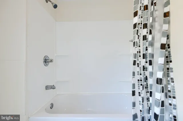a view of utility room with washer and dryer