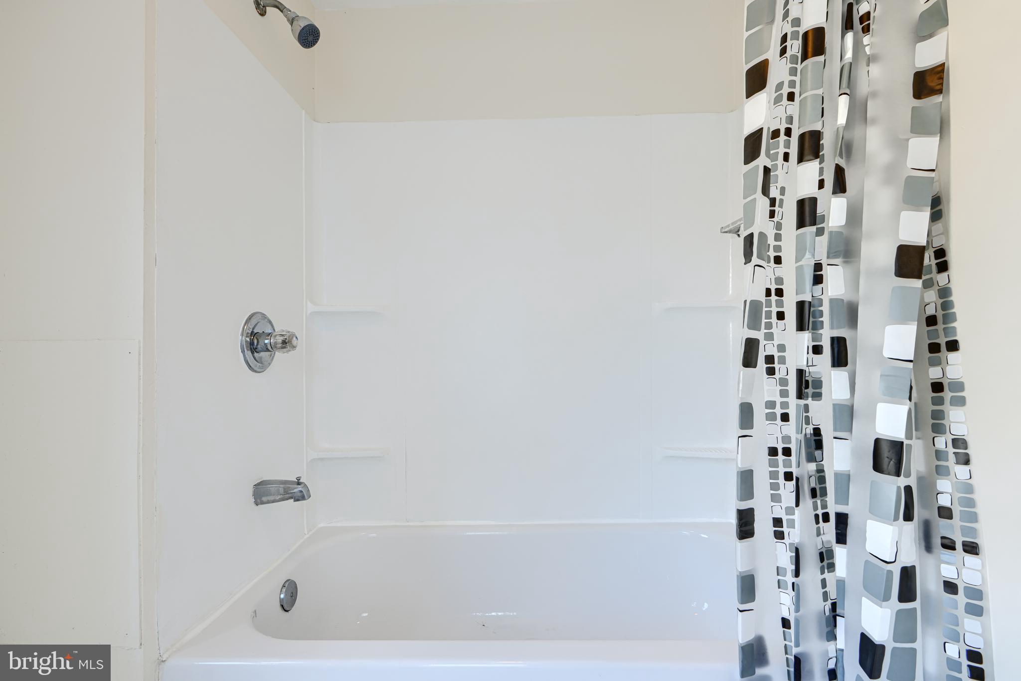 229 South Ann Street, Unit B Baltimore, MD 21231 - Photo 23 of 47 a bathroom with a bathtub and shower