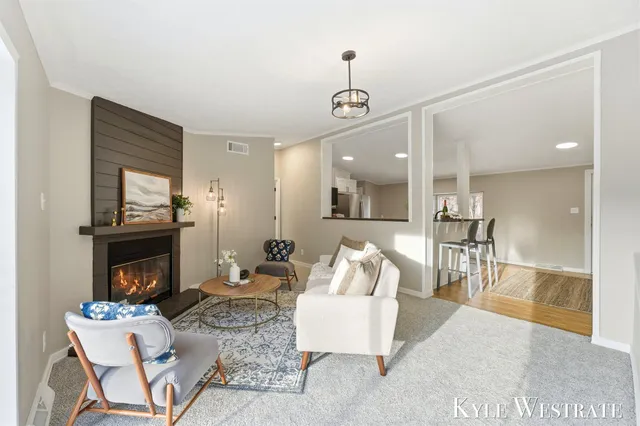 $349,900 | 7976 10 Mile Road Northeast, Rockford, MI 49341