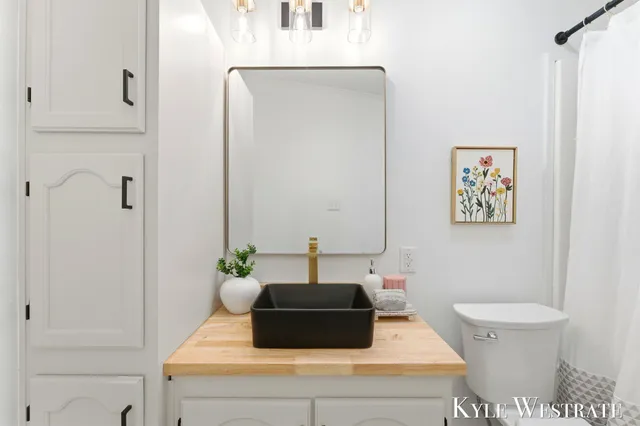 $349,900 | 7976 10 Mile Road Northeast, Rockford, MI 49341