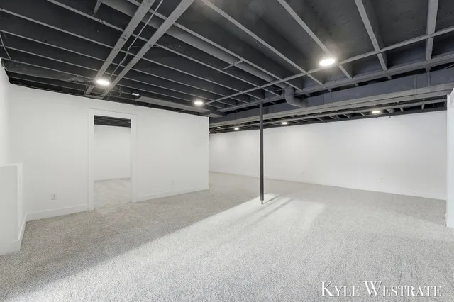 $349,900 | 7976 10 Mile Road Northeast, Rockford, MI 49341