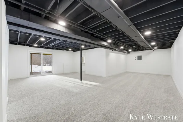 $349,900 | 7976 10 Mile Road Northeast, Rockford, MI 49341